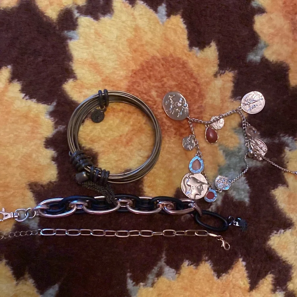Bracelets - Picture 5 of 6